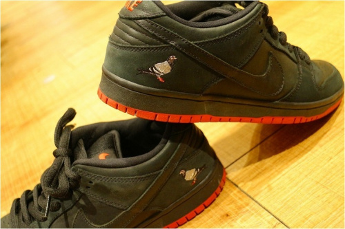 スニーカーのStaple