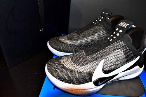 ナイキのADAPT　BB