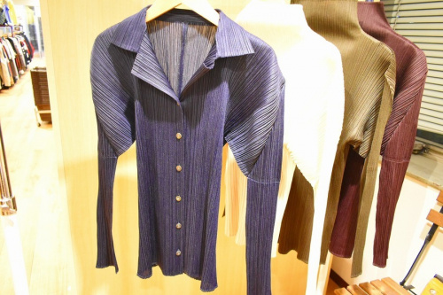 トップスのISSEY MIYAKE