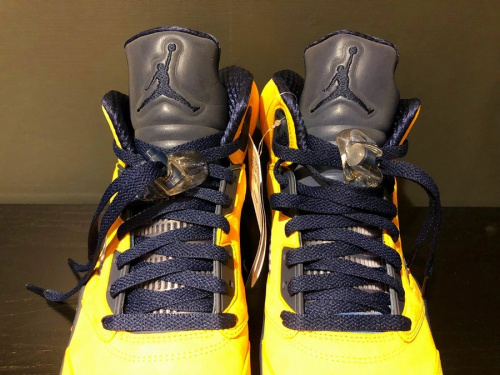 ナイキ エアジョーダン 5 レトロのスニーカー