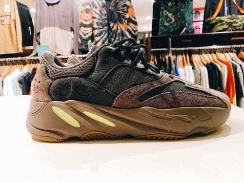 adidas×yeezy boostのアディダス×イージーブースト