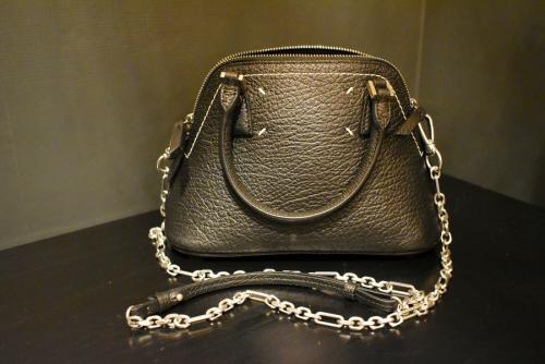 バッグのショルダーバッグ