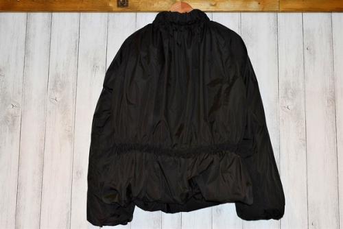 モンクレールエスのsacai