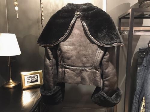 ムートンのライダースジャケット