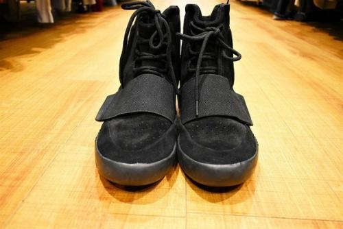 アディダス×イージーブーストのyeezy boost 750