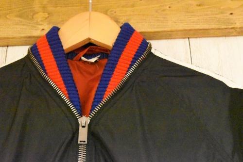 ボンバージャケットのナイロンジャケット