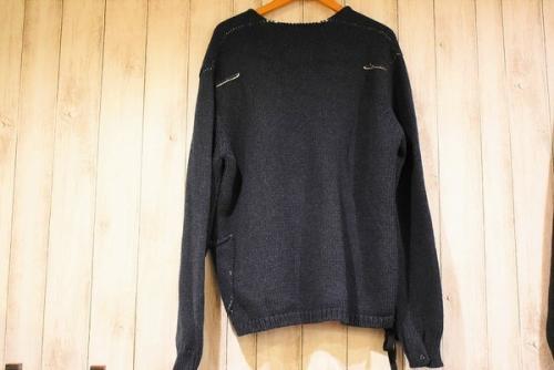 サンシーのVネック