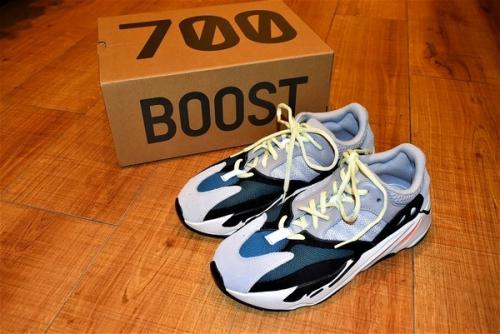 adidas×yeezy boostのアディダス×イージーブースト