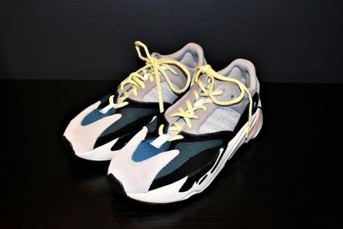 アディダス×イージーブーストのWAVE RUNNER