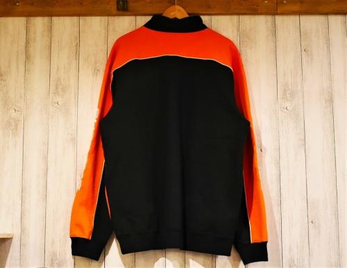 シュプリームのハーフジップスウェット