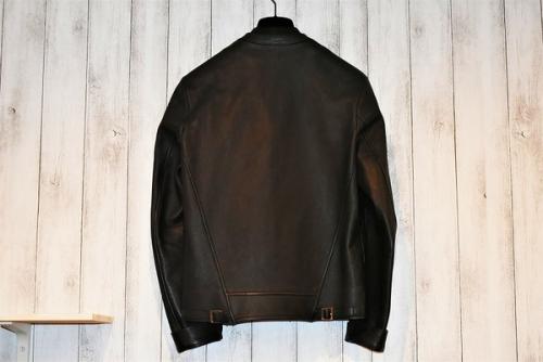 バレンシアガのレザージャケット