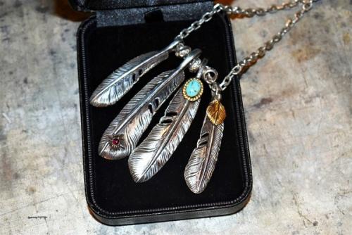 カスタムフェザーネックレスのインディアンジュエリー