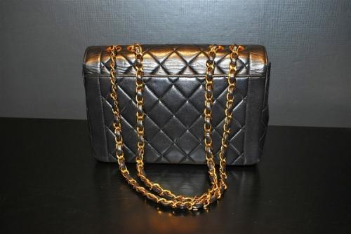 マトラッセのチェーンショルダーバッグ