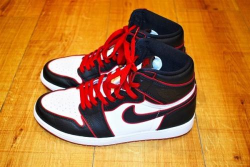 555088-062のBLOOD LINE