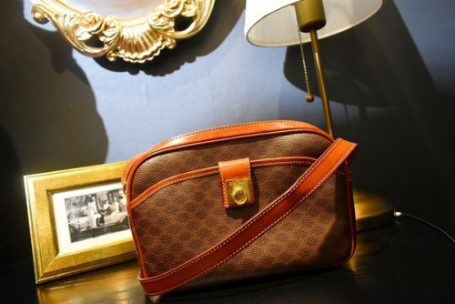 ラグジュアリーブランドのCELINE