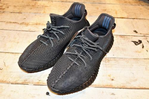 イージーブースト350V2のTRIPLE BLACK / トリプル ブラック