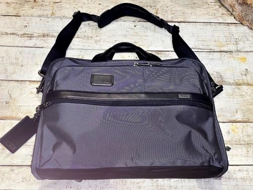 ブリーフケースのビジネスバッグ