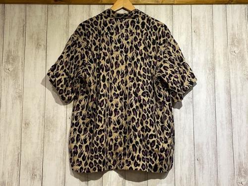 オープンカラーシャツの総柄シャツ