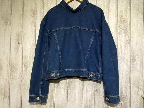 バレンシアガのデニムジャケット