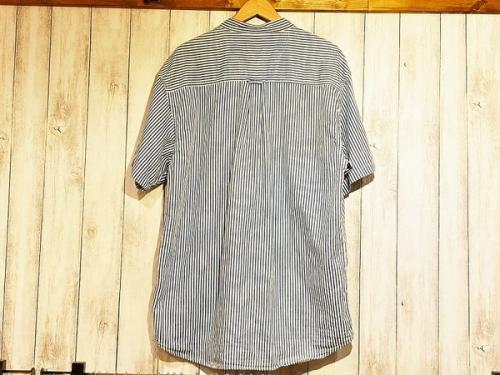 オアスロウのラウンドカラーシャツ