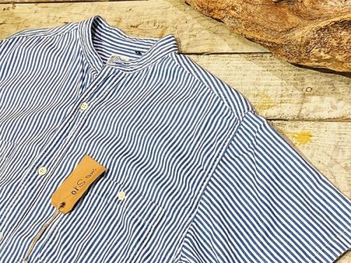 ラウンドカラーシャツのストライプシャツ