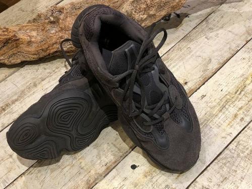 YEEZYのイージー