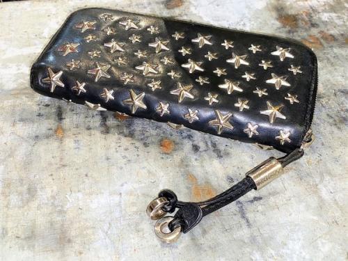 スタースタッズのレザーロングウォレット