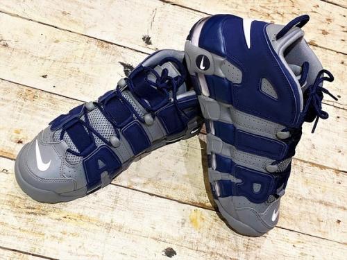 ナイキのMORE UPTEMPO