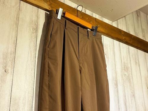 タックパンツのユニセックスブランド