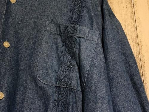 タイトブースプロダクションのキューバシャツ