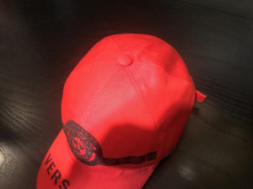 ヴェルサーチのキャップ