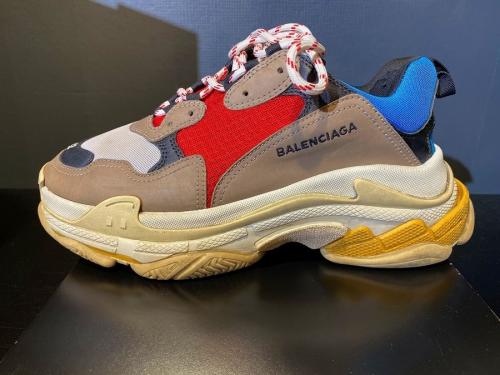 BALENCIAGA　のバレンシアガ