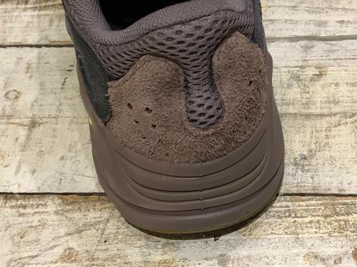 adidas YEEZYのアディダス　イージー