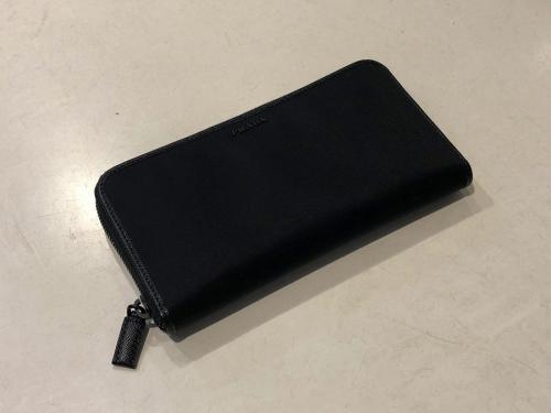 プラダの財布