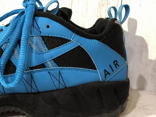 ナイキ×シュプリームのスニーカー