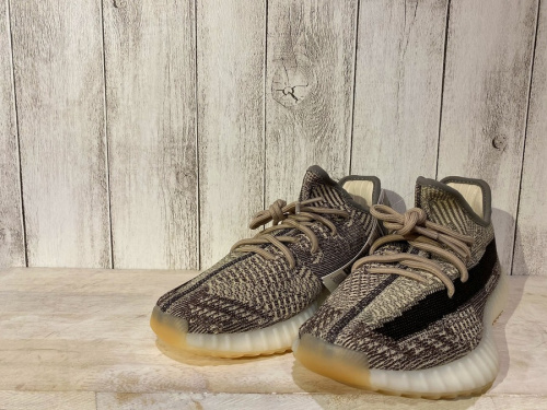 ストリートブランドのadidas