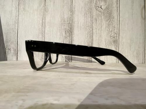 オリバーゴールドスミスの眼鏡