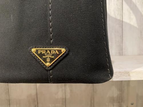 プラダのバッグ