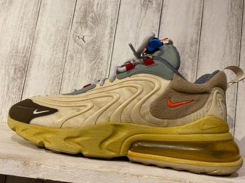 スニーカーのスニーカー