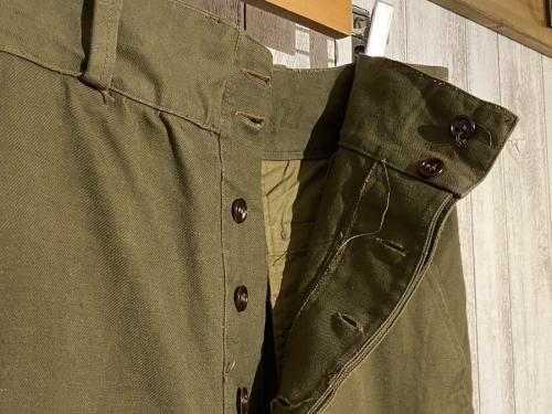 フレンチアーミーのパンツ