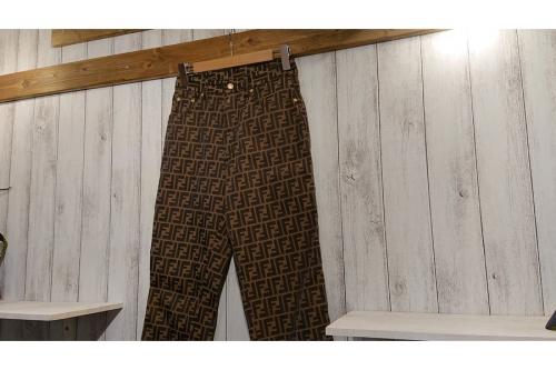 フェンディのズッカ柄デニムパンツ