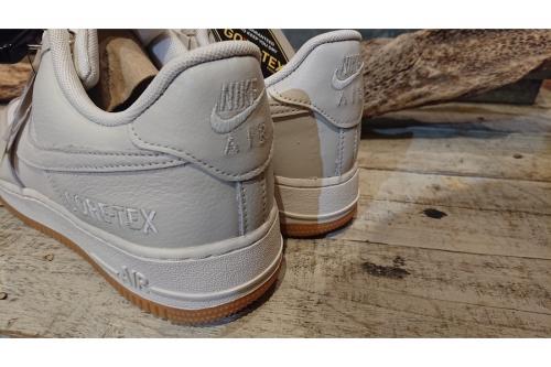 ナイキのAIR FORCE 1 LOW GTX