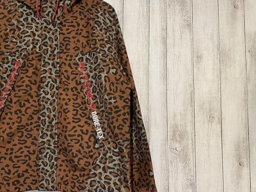 シュプリームのマウンテンパーカー