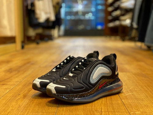 スニーカーのNIKE×UNDER COVER