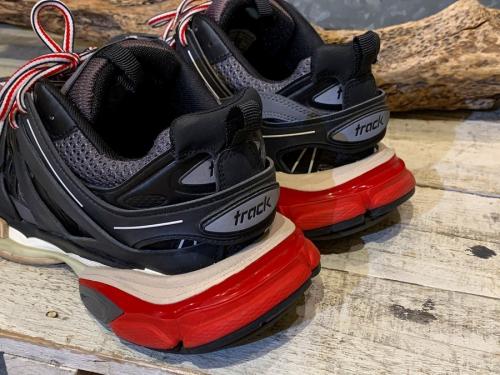 バレンシアガのTrack trainers
