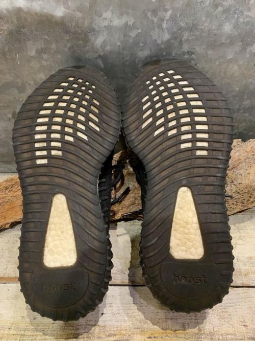 アディダスのスニーカー