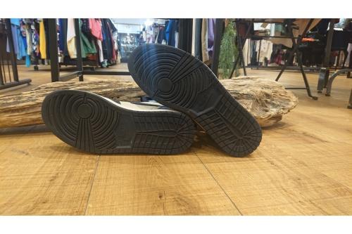 ナイキのAIR JORDAN 1 RETRO HIGH OG