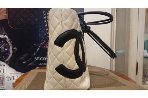 シャネルのキルティングトートバッグ