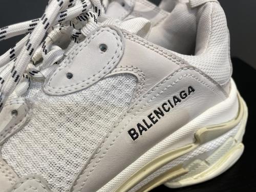 ダッドスニーカーのトリプルエス