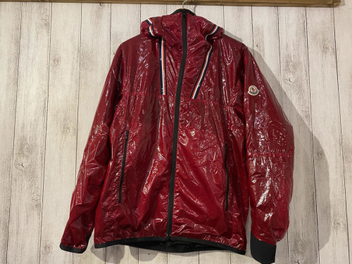 レアアイテムのMONCLER